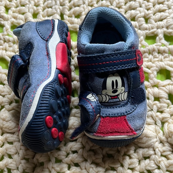 SOLD SOLDDisney Stride rite  Hidden Mickey Velcro sneaker toddler baby - Picture 1 of 10
